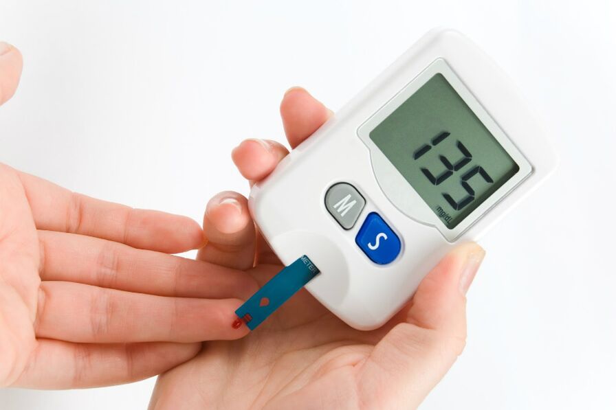Autoexperimentos de los niveles de azúcar en la sangre en la diabetes mellitus